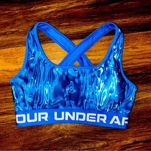 NWOT Women’s Size SMALL Under Armour Compression Padded Sports Bra.